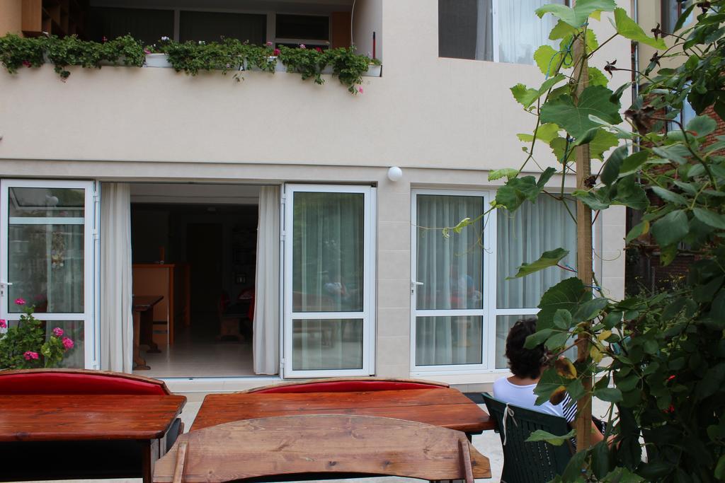 Veda Guest House Pomorie Extérieur photo